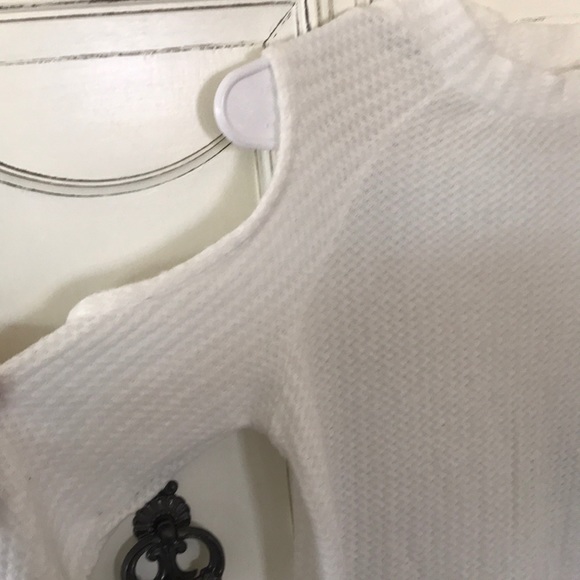 Cold shoulder long sleeve top - Picture 2 of 4